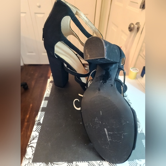 MAYDEAL Black suede heels Size 7 - Picture 2 of 2